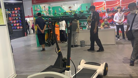 15.6'' 3 Wheel E Scooter